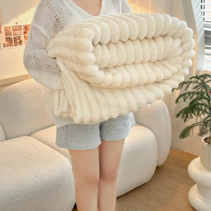Soft Fluffy All‑Season Blanket For Sofa And Bed
.