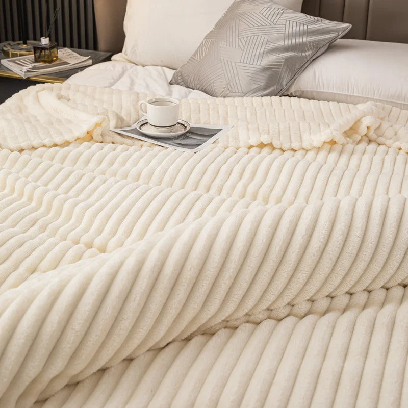 Soft Fluffy All‑Season Blanket For Sofa And Bed
.