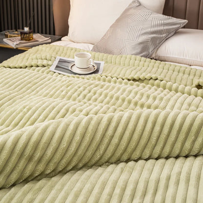 Soft Fluffy All‑Season Blanket For Sofa And Bed
.