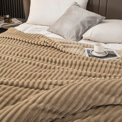 Soft Fluffy All‑Season Blanket For Sofa And Bed
.