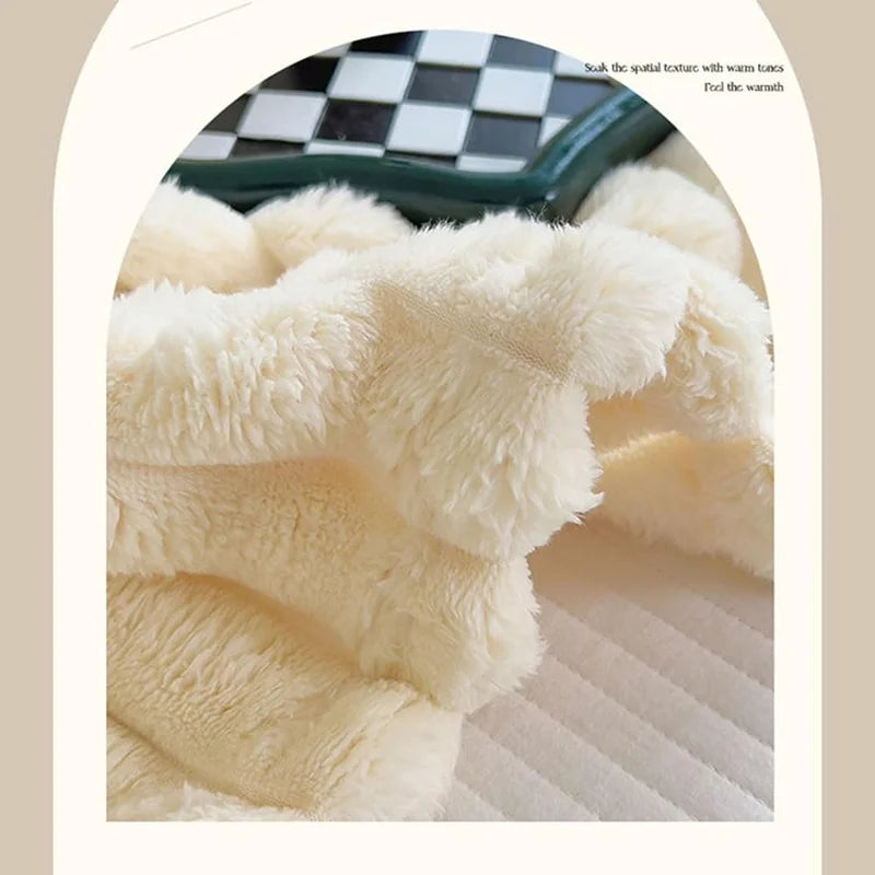 Soft Fluffy All‑Season Blanket For Sofa And Bed
.