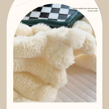 Soft Fluffy All‑Season Blanket For Sofa And Bed
.